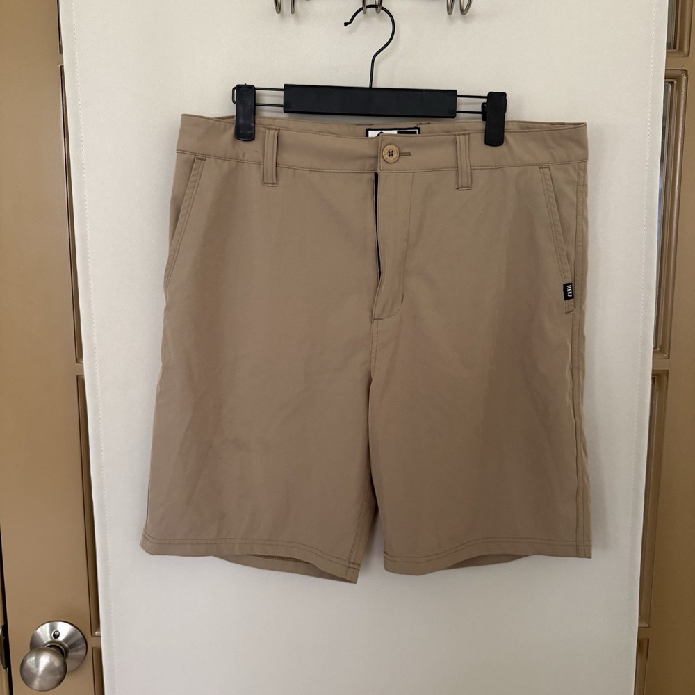 Reef Men's 33 Tan Beige Chino Casual Shorts Pockets Logo